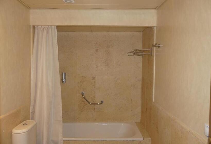 Dos Dormitorios Con Tres Terrazas En Cuarta Planta