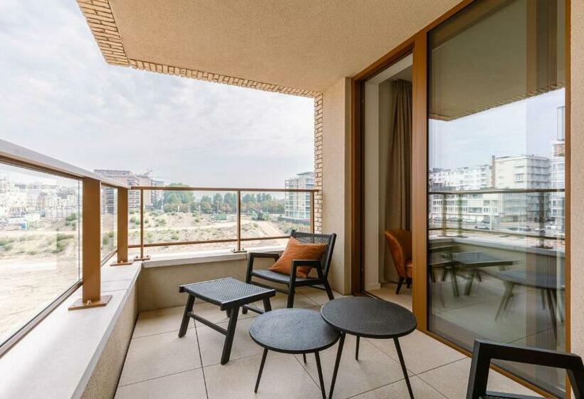 Family Apartment Located By The Sea