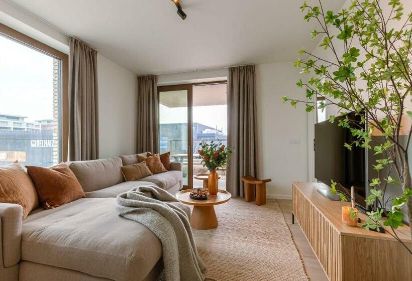 Family Apartment Located By The Sea