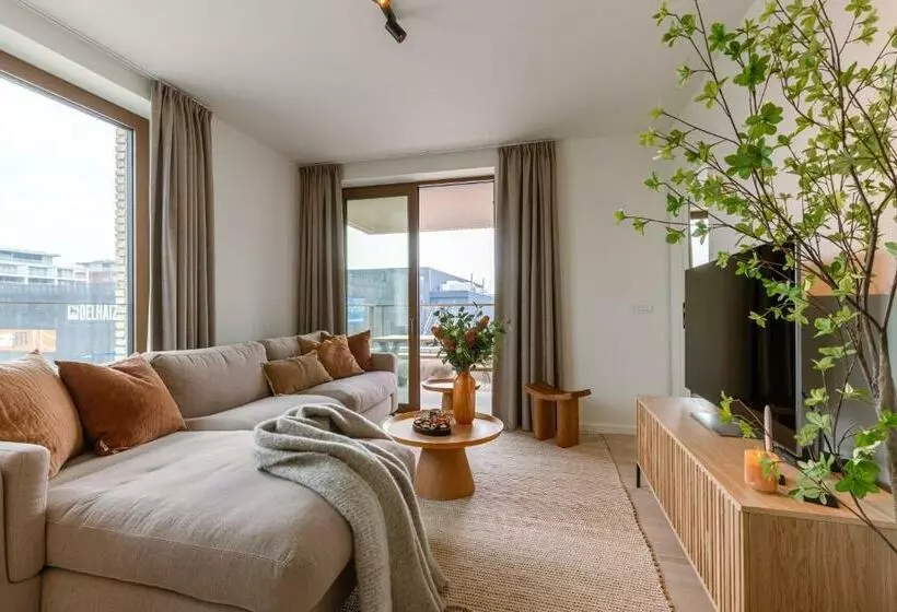 Family Apartment Located By The Sea