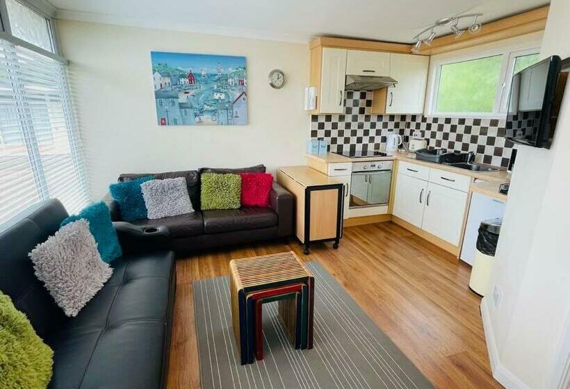 169 Broadside Holiday Chalet Near Broads & Beaches