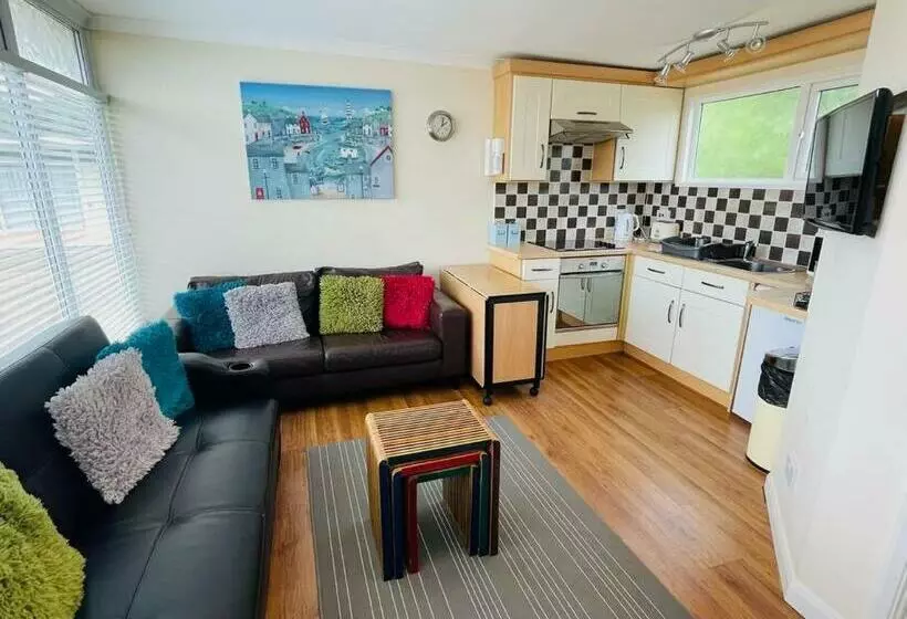 169 Broadside Holiday Chalet Near Broads & Beaches