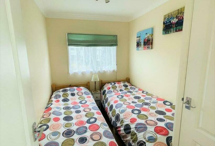 169 Broadside Holiday Chalet Near Broads & Beaches