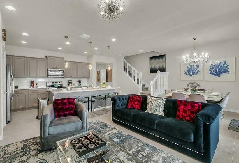 5 Bedrooms   4,5 Bathrooms   Windsor At Westside 8928 Sa