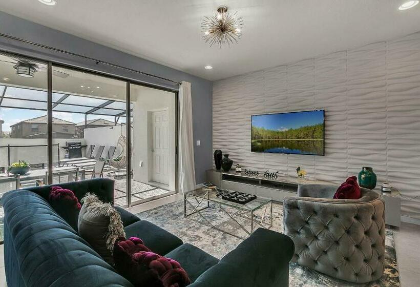 5 Bedrooms   4,5 Bathrooms   Windsor At Westside 8928 Sa