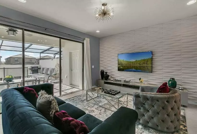 5 Bedrooms   4,5 Bathrooms   Windsor At Westside 8928 Sa