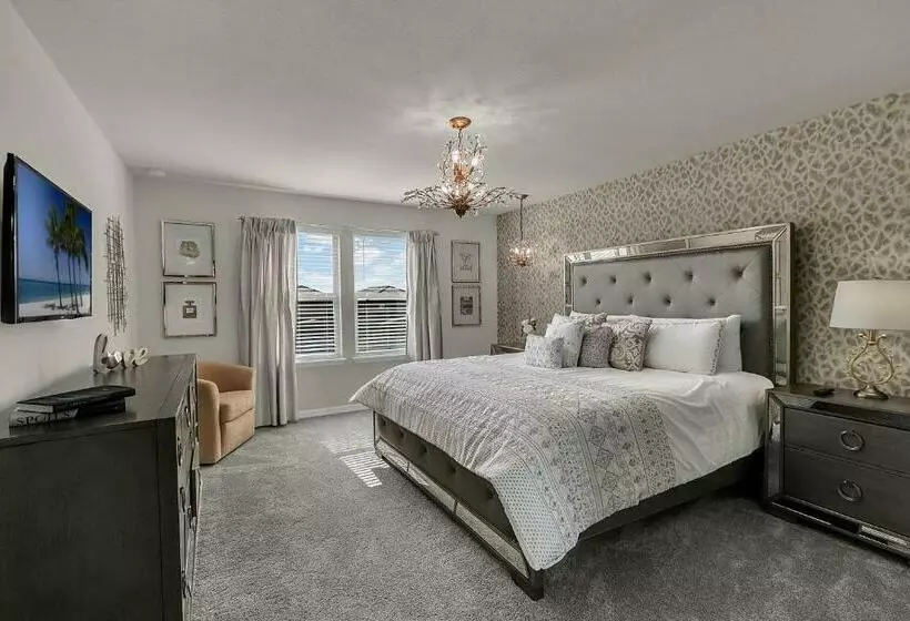 5 Bedrooms   4,5 Bathrooms   Windsor At Westside 8928 Sa