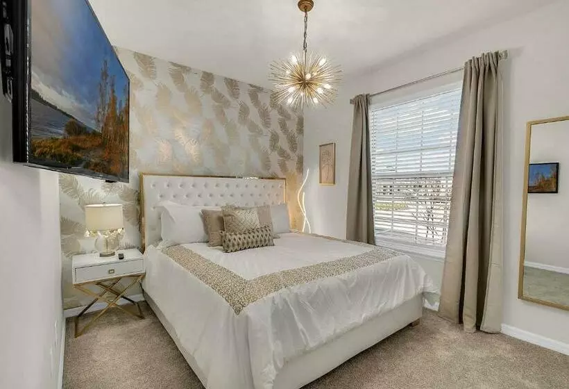 5 Bedrooms   4,5 Bathrooms   Windsor At Westside 8928 Sa