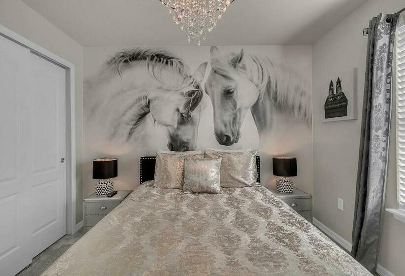 5 Bedrooms   4,5 Bathrooms   Windsor At Westside 8928 Sa