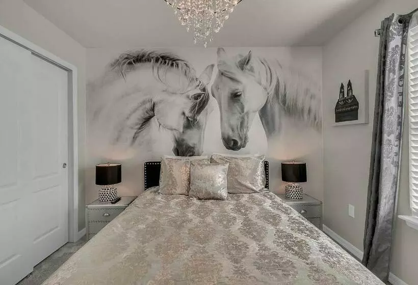 5 Bedrooms   4,5 Bathrooms   Windsor At Westside 8928 Sa