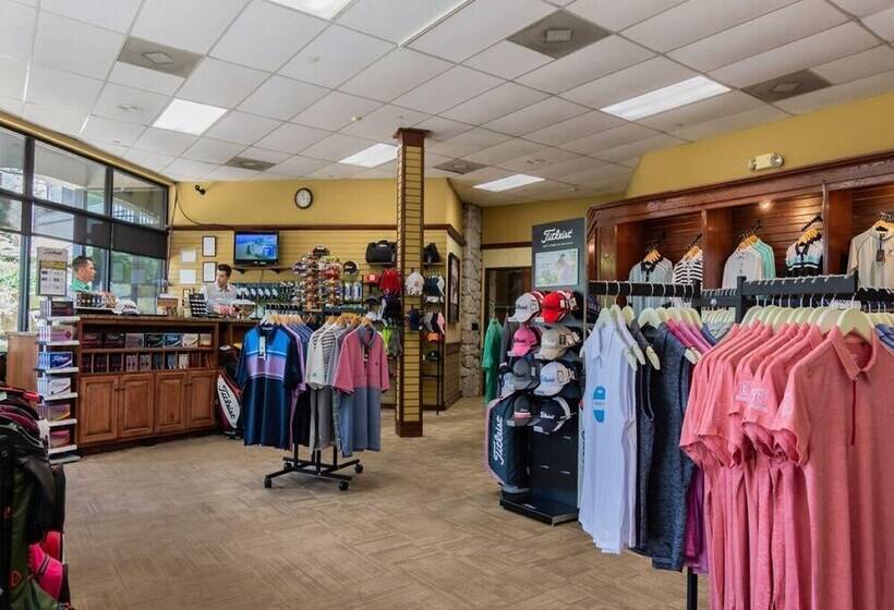 Bear Hug Cabin Comfort Outdoor Pool Walking Trails Family/group Fun!