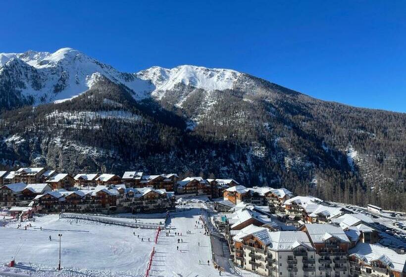 Appt 4 A 6 Pers Aux Pieds Des Pistes Les Terrasses Du Soleil D Or Résidence Avec Piscine