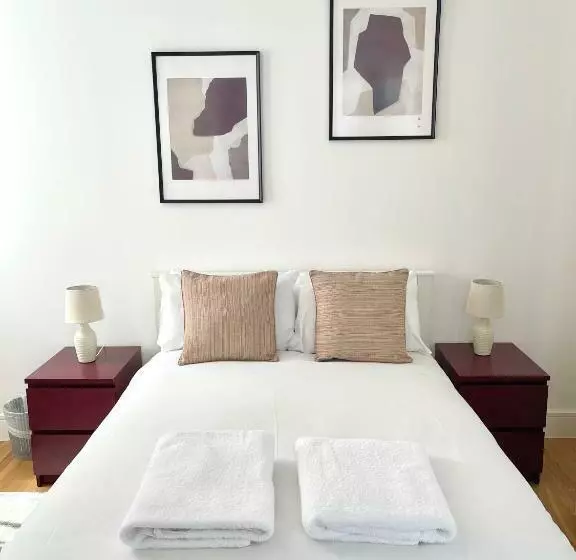 Premium 1 Bedroom Apartment With Allocated Parking