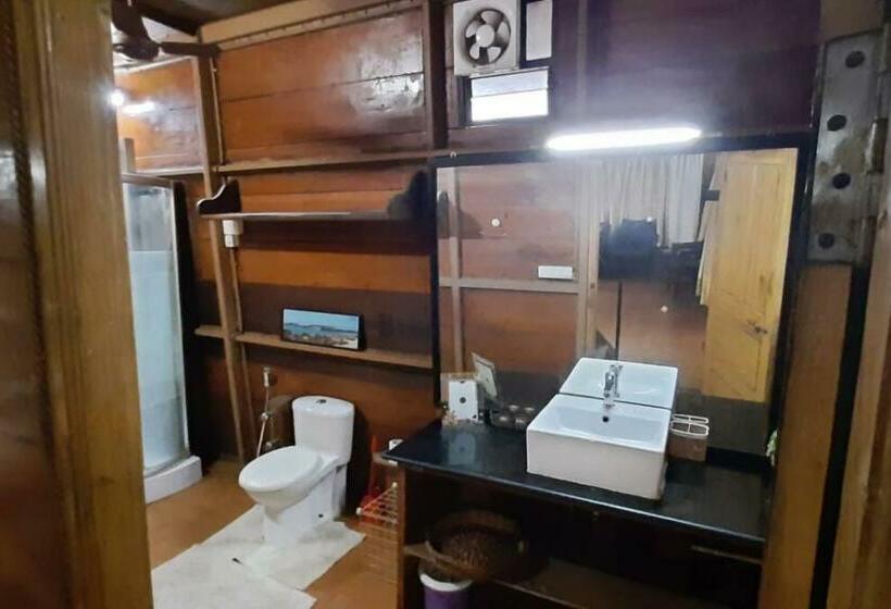 An Adorable, Spacious, Quiet And Comfy Wfh Space