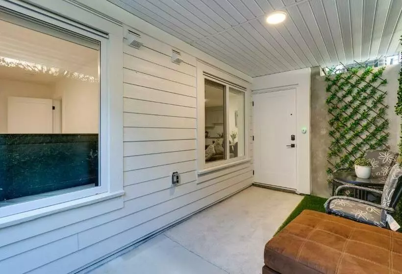 Guest Suite In South Surrey