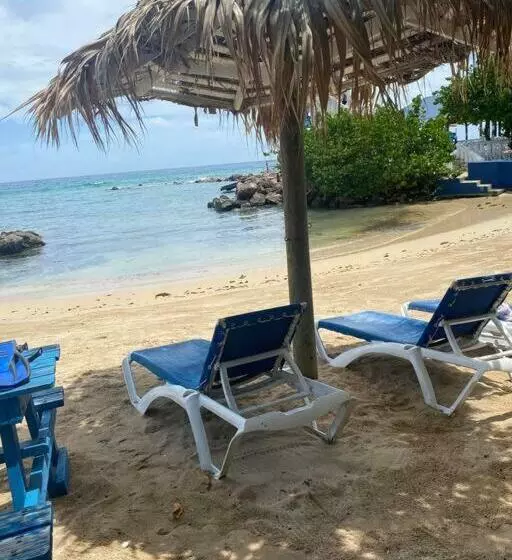 Lush Tropical Apartment Located In A 4 Star Resort