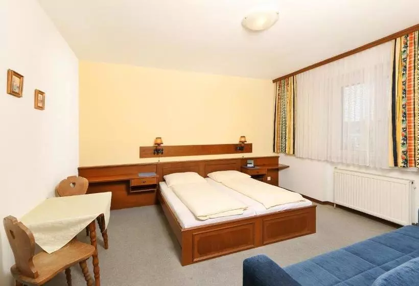 مبيت وإفطار Gasthof Pension Wein