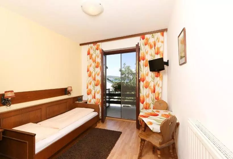 مبيت وإفطار Gasthof Pension Wein