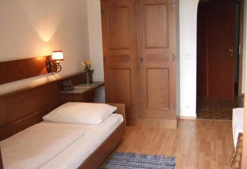 مبيت وإفطار Gasthof Pension Wein