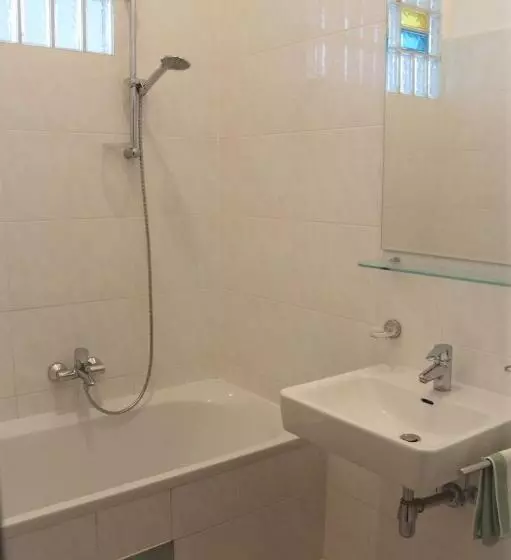 تختخواب و صبحانه Pension Reimer