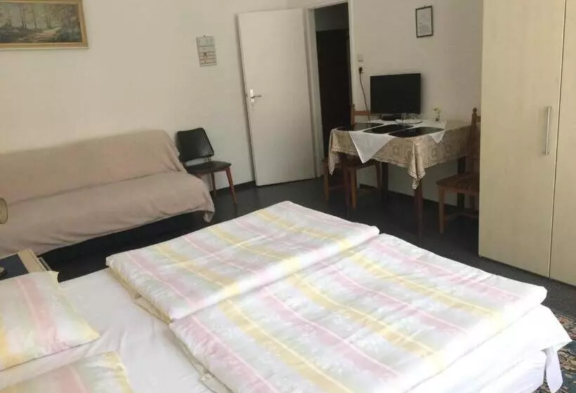 تختخواب و صبحانه Pension Reimer