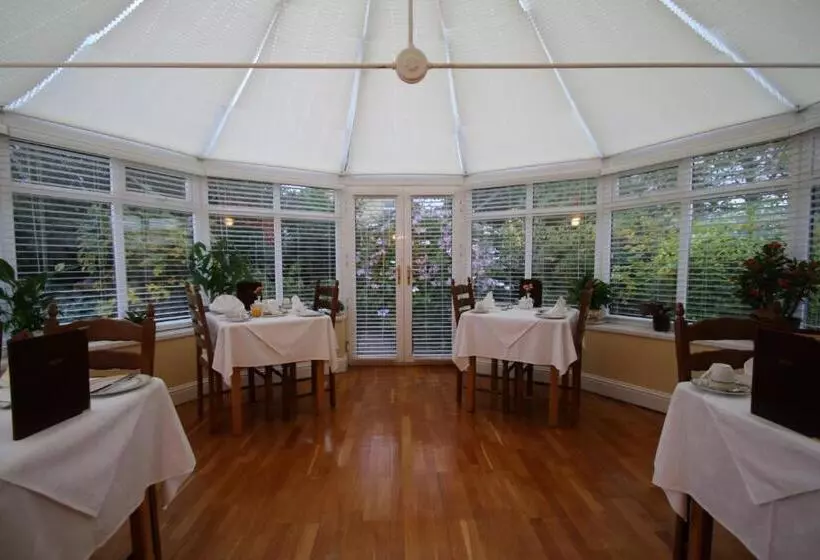 בית מלון כפרי Brook Manor Lodge