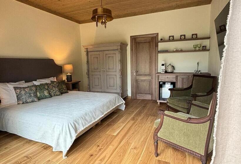 هتل Karlamuiza Country