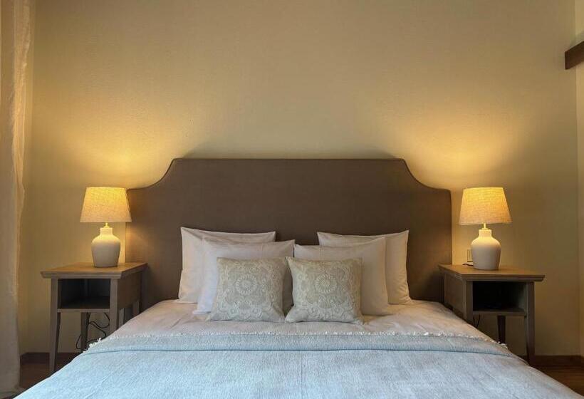 هتل Karlamuiza Country