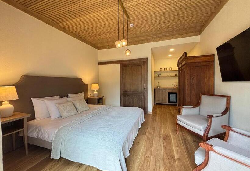 هتل Karlamuiza Country