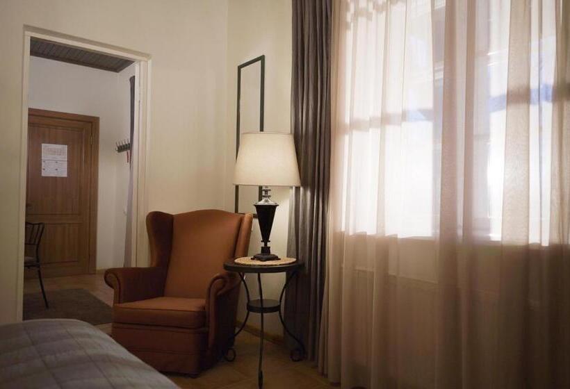 هتل Karlamuiza Country