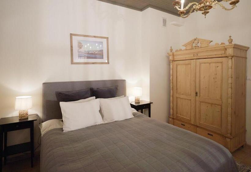 هتل Karlamuiza Country