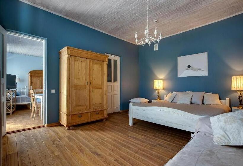 هتل Karlamuiza Country