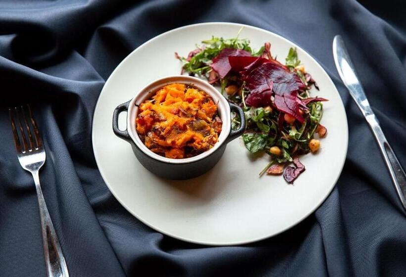 هتل Karlamuiza Country