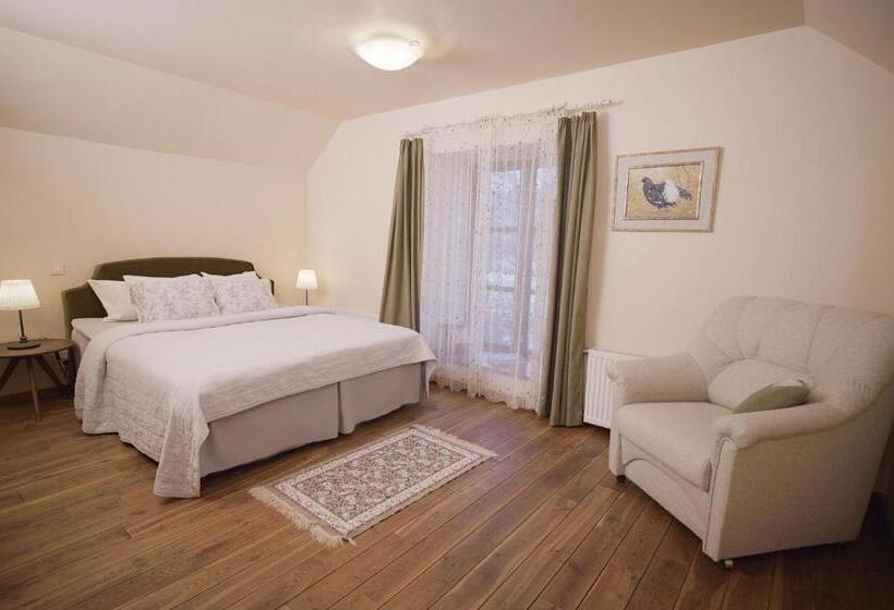 هتل Karlamuiza Country