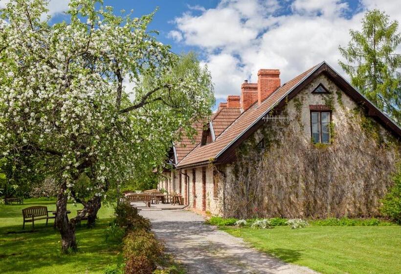 هتل Karlamuiza Country