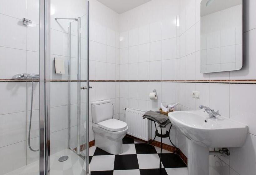 هتل Karlamuiza Country