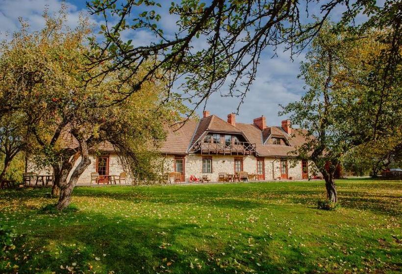 هتل Karlamuiza Country