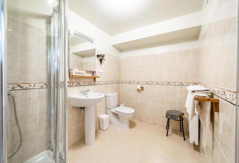 هتل Karlamuiza Country