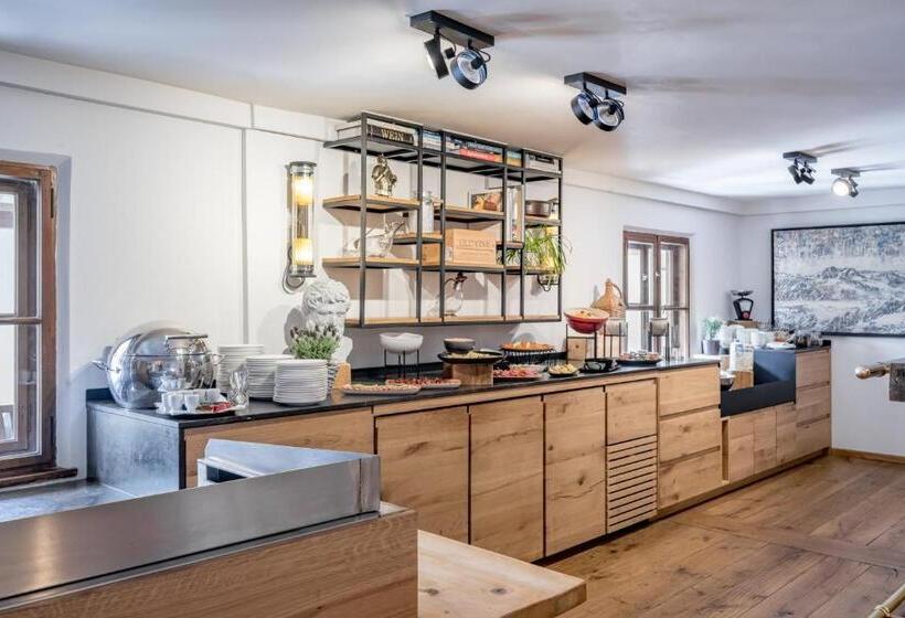 Mondschein Hotel And Chalet