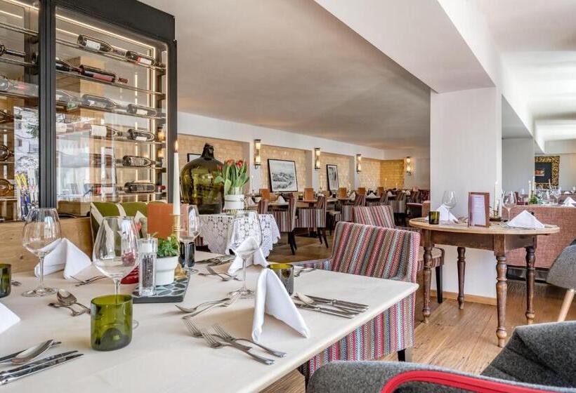 Mondschein Hotel And Chalet