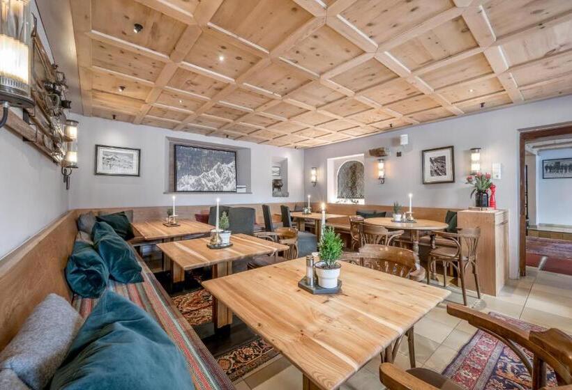 Mondschein Hotel And Chalet