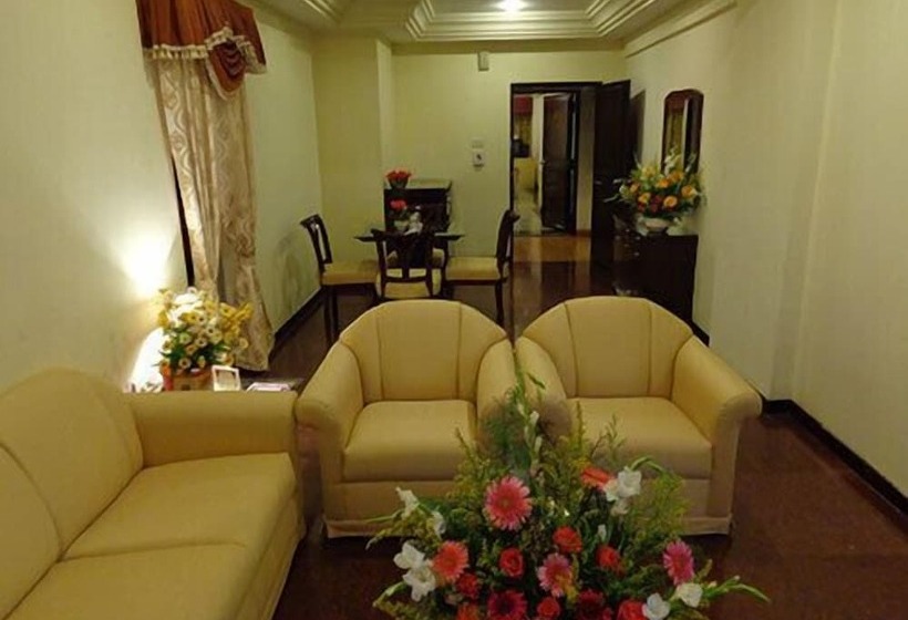 فندق Poonja International