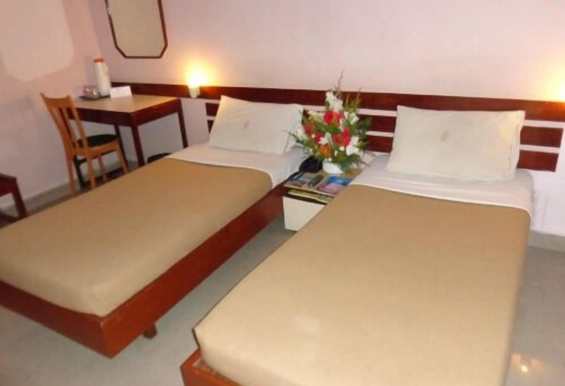 فندق Poonja International