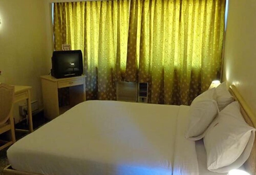 فندق Poonja International