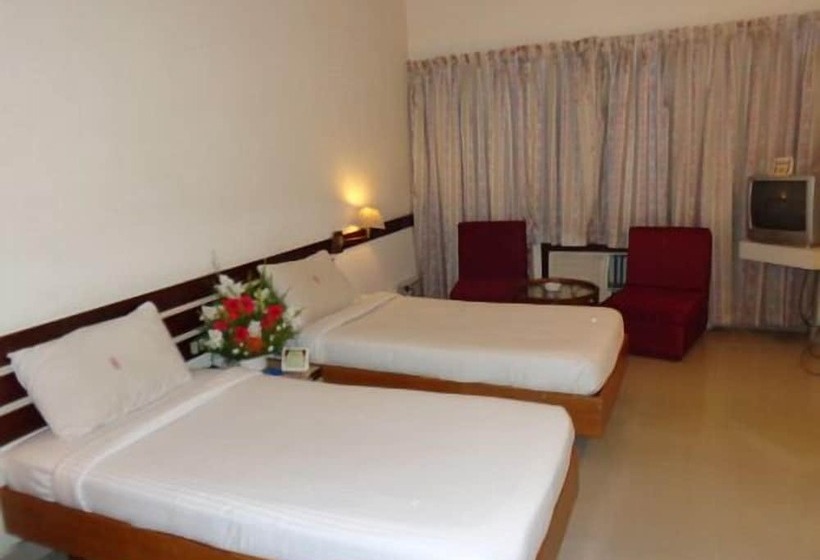 فندق Poonja International