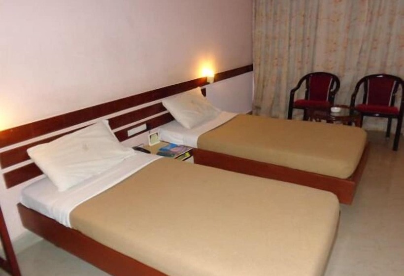 فندق Poonja International