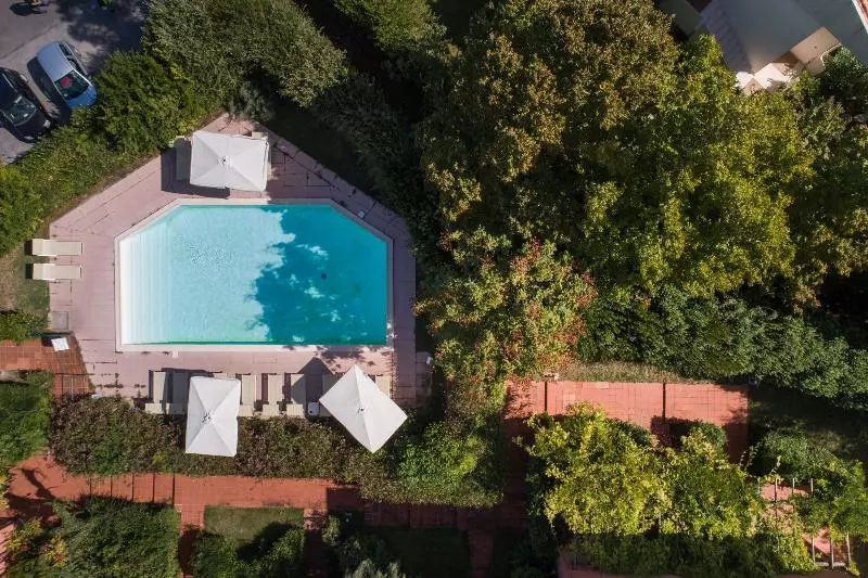 هتل Residenze Al Colle Dei Pini