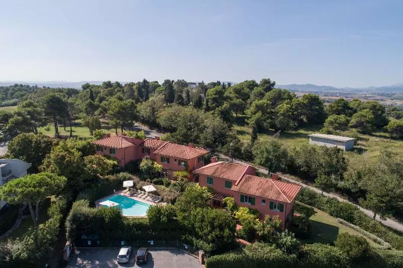 هتل Residenze Al Colle Dei Pini