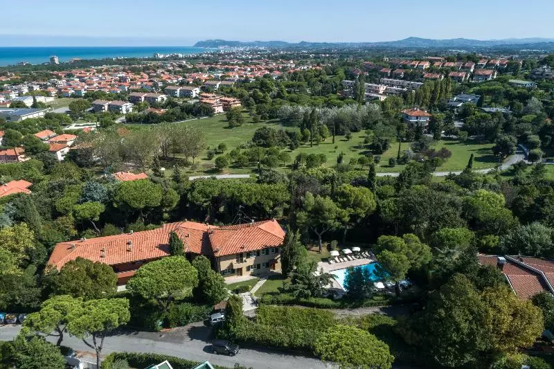 هتل Residenze Al Colle Dei Pini