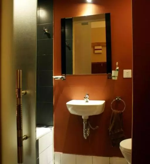 هتل The Local Riverside